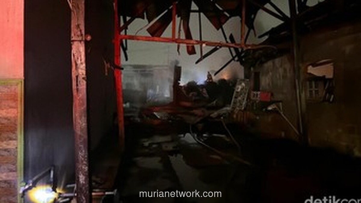 Kebakaran Gudang Limbah Tekstil di Cikarang Hanguskan Sejumlah Rumah, Tak Ada Korban Jiwa