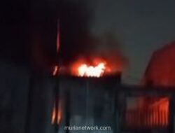Api Kembali Menyala di Lokasi Kebakaran Tambora, Damkar Kerahkan 8 Mobil Pemadam