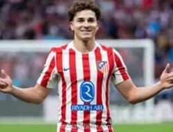 Atletico Madrid Murka, Tuding Barcelona di Balik Rumor Transfer Julian Alvarez