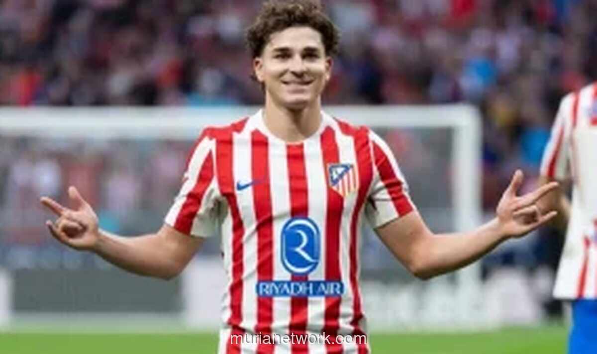 Atletico Madrid Murka, Tuding Barcelona di Balik Rumor Transfer Julian Alvarez