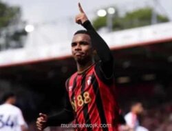 Barcelona Masuk Perburuan Eli Junior Kroupi, Bournemouth Pasang Harga Rp1,4 Triliun