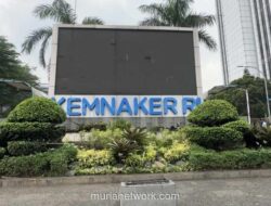 Ribuan Buruh Mulai Berdatangan di Depan Kemnaker, Lalu Lintas Gatot Subroto Tersendat