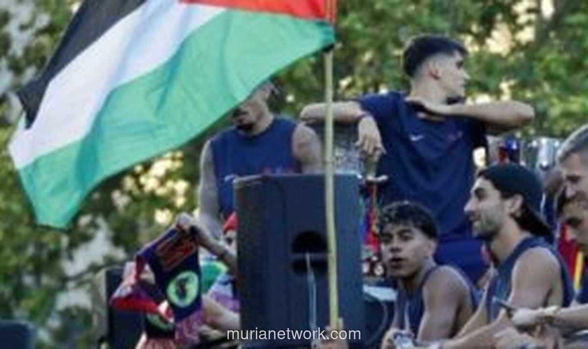 Lamine Yamal Kibarkan Bendera Palestina di Parade Juara Barcelona, Tuai Pujian Publik