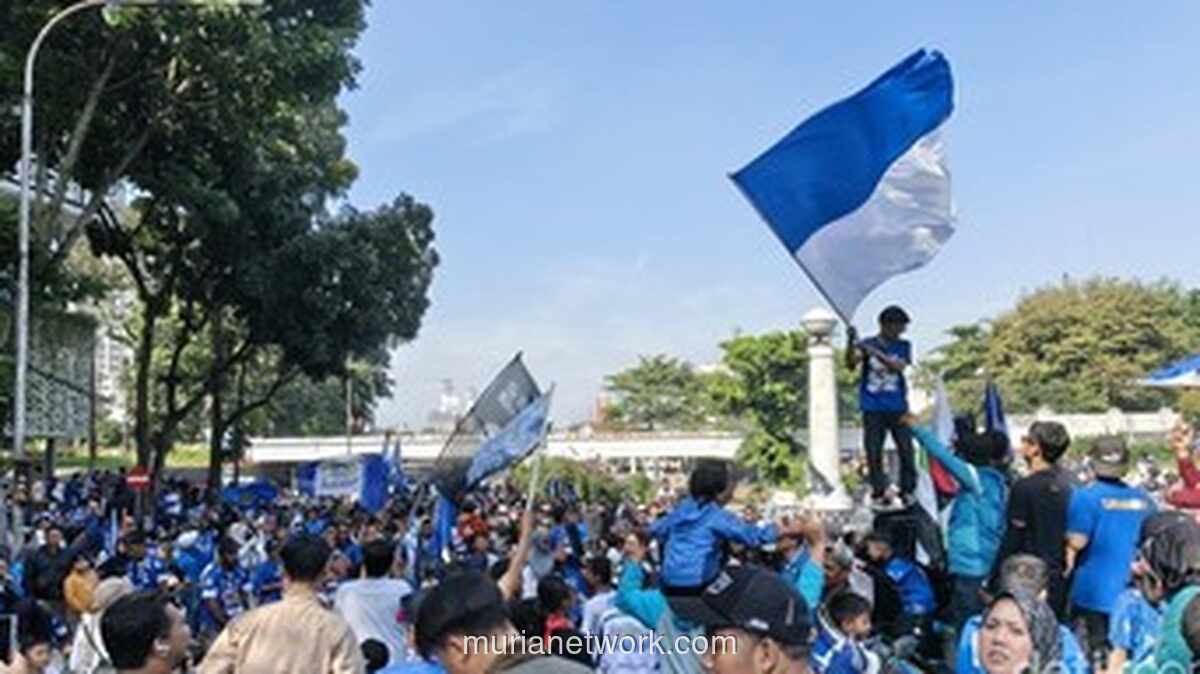 Ribuan Bobotoh Banjiri Bandung Rayakan Gelar Juara Persib