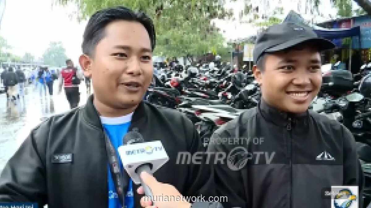 Bobotoh Tetap Padati Stadion Meski Hujan Deras, Dukung Persib Bandung Raih Hattrick Juara