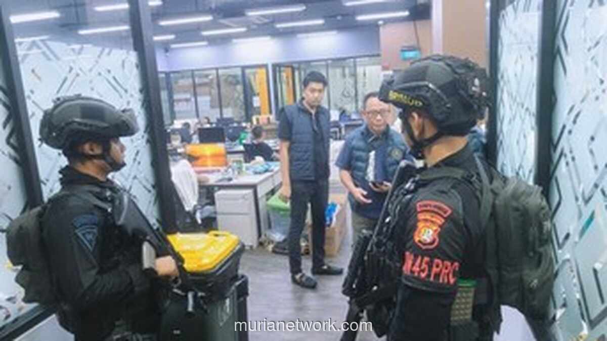 Polisi Tangkap 321 Orang dalam Penggerebekan Markas Judi Online di Jakarta Barat, 228 di Antaranya WNA Vietnam