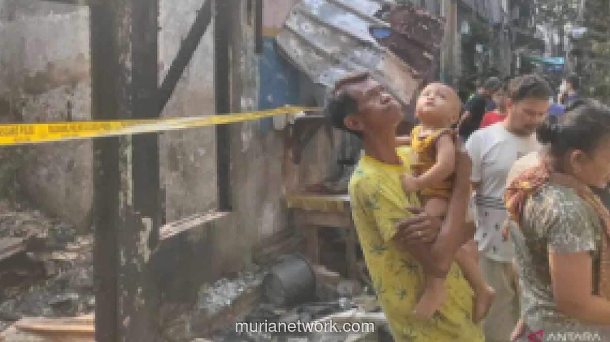 Ayah Nekat Dobrak Pintu Kontrakan, Selamatkan Anak dan Cucu dari Kebakaran 27 Rumah di Jakbar