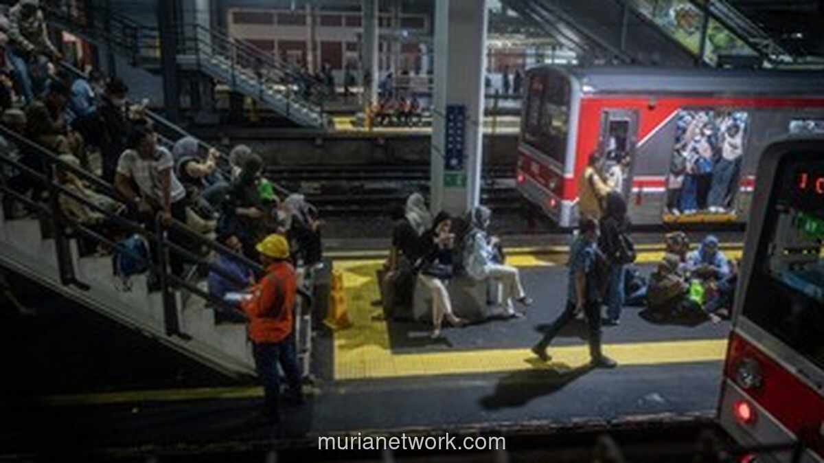 Gangguan Listrik Akibat Sambaran Petir, Ratusan Penumpang KRL Tanah Abang–Rangkasbitung Terjebak di Gerbong Pengap