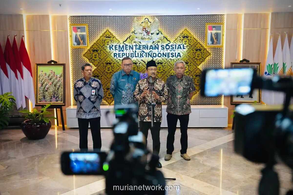 Mensos Gus Ipul Bentuk Tim Khusus Usut Polemik Pengadaan Sepatu Sekolah Rakyat