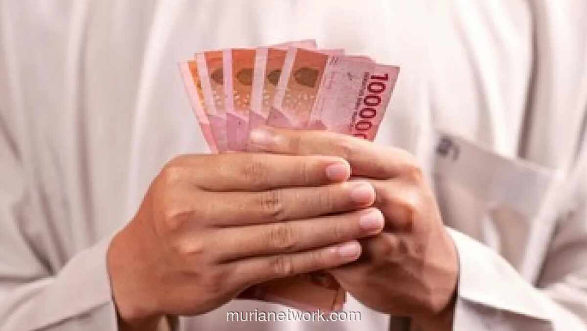 Rupiah Tembus Rp17.630 per Dolar, Ekonom Peringatkan Dampaknya Mulai Terasa di Desa