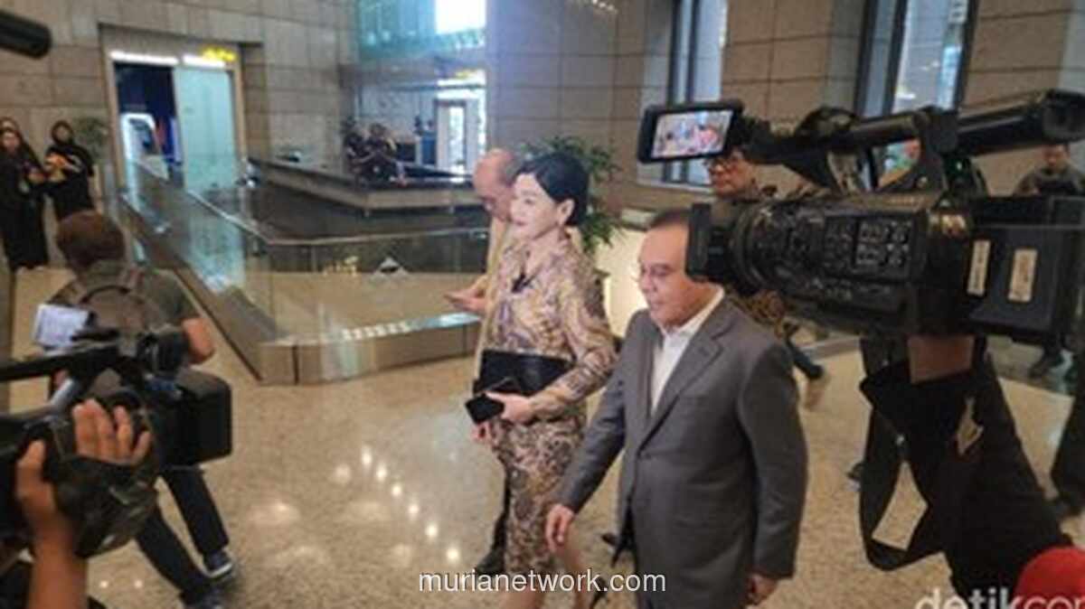 Wakil Ketua DPR Sidak ke BEI di Tengah IHSG Tertekan, Koreksi Capai 24 Persen