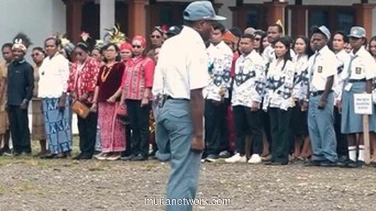 Siswa Disabilitas di Nabire Pimpin Upacara Hardiknas 2026, Gubernur Papua Tengah Hadir