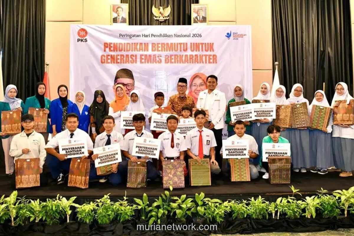 PKS Salurkan Bantuan Pendidikan dan Apresiasi 24 Guru Inspiratif di Hardiknas 2026