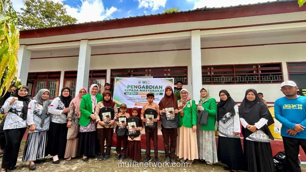 Dosen IAIN Bone dan LAZNAS WIZ Salurkan 80 Al-Qur’an serta Bantuan Pendidikan ke Siswa di Dua Boccoe