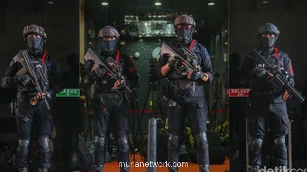 Polisi Bekuk 321 WNA di Penggerebekan Judi Online Jakarta Barat, Pengelola Gedung Turut Diperiksa