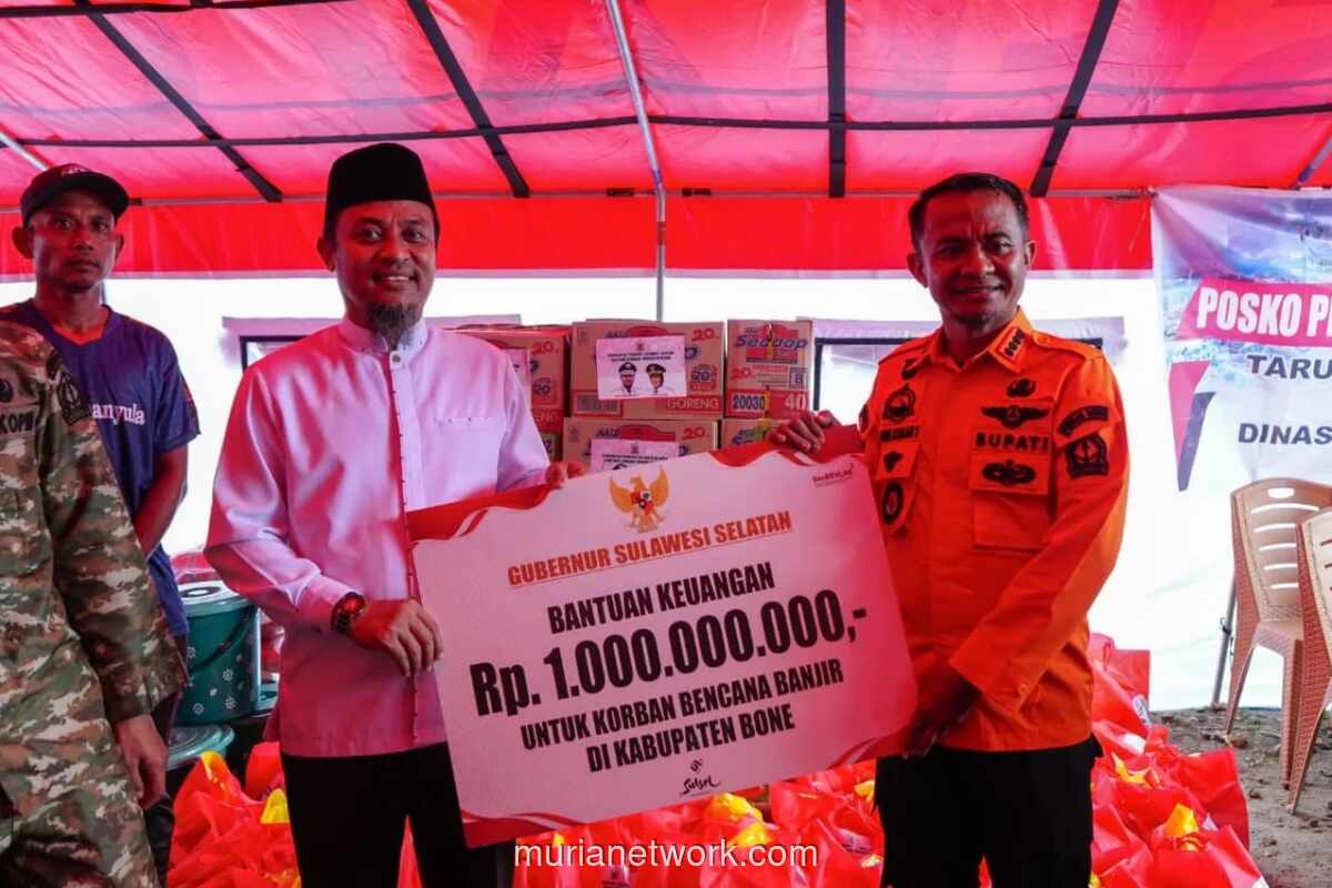 Gubernur Sulsel Tinjau Banjir di Bone, Salurkan Bantuan Rp1 Miliar untuk Pemulihan