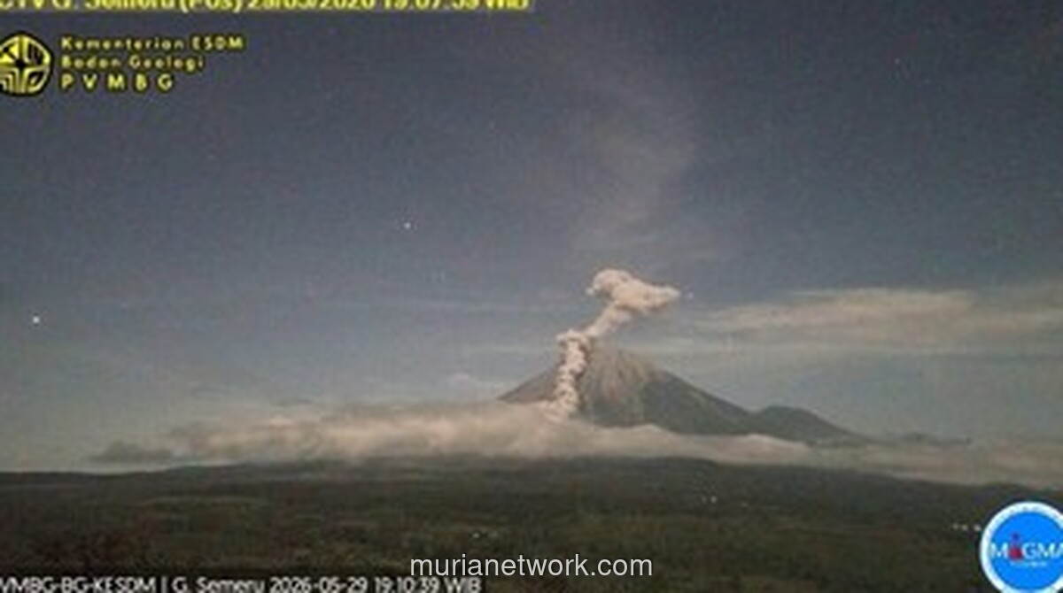 Gunung Semeru Erupsi, Kolom Abu Membumbung 2.000 Meter dan Awan Panas Luncur ke Tenggara
