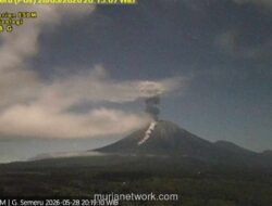 Gunung Semeru Erupsi Disertai Awan Panas Guguran, PVMBG Keluarkan Imbauan Radius 13 Kilometer