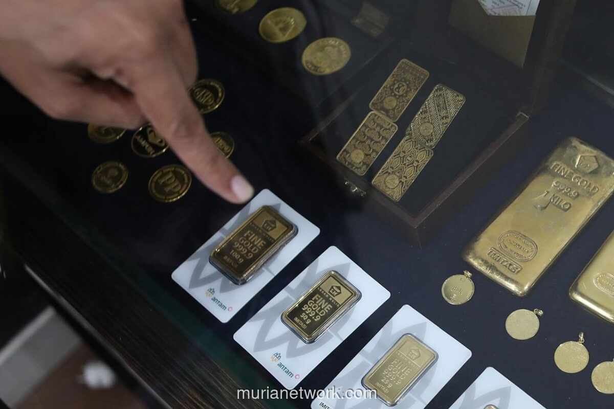 Harga Emas Antam Turun Rp1.000 per Gram, Buyback Ikut Melemah