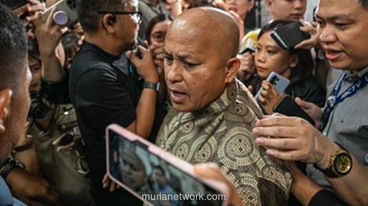 Senator Filipina Ronald Dela Rosa Tinggalkan Gedung Senat Setelah Bersembunyi Seminggu Hindari Penangkapan ICC