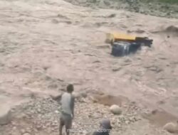 Hujan Deras Picu Luapan Sungai Jeneberang, Dua Truk Pengangkut Pasir Terseret Arus di Gowa