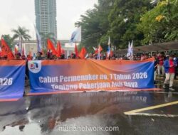Ratusan Buruh KSPI dan Partai Buruh Demo di Depan Kemnaker, Tuntut Pencabutan Permenaker Nomor 7 Tahun 2026