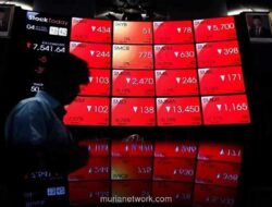 IHSG Ambrol 2,86% ke Bawah 7.000, Terjun Bebas dari Level Tertinggi Harian