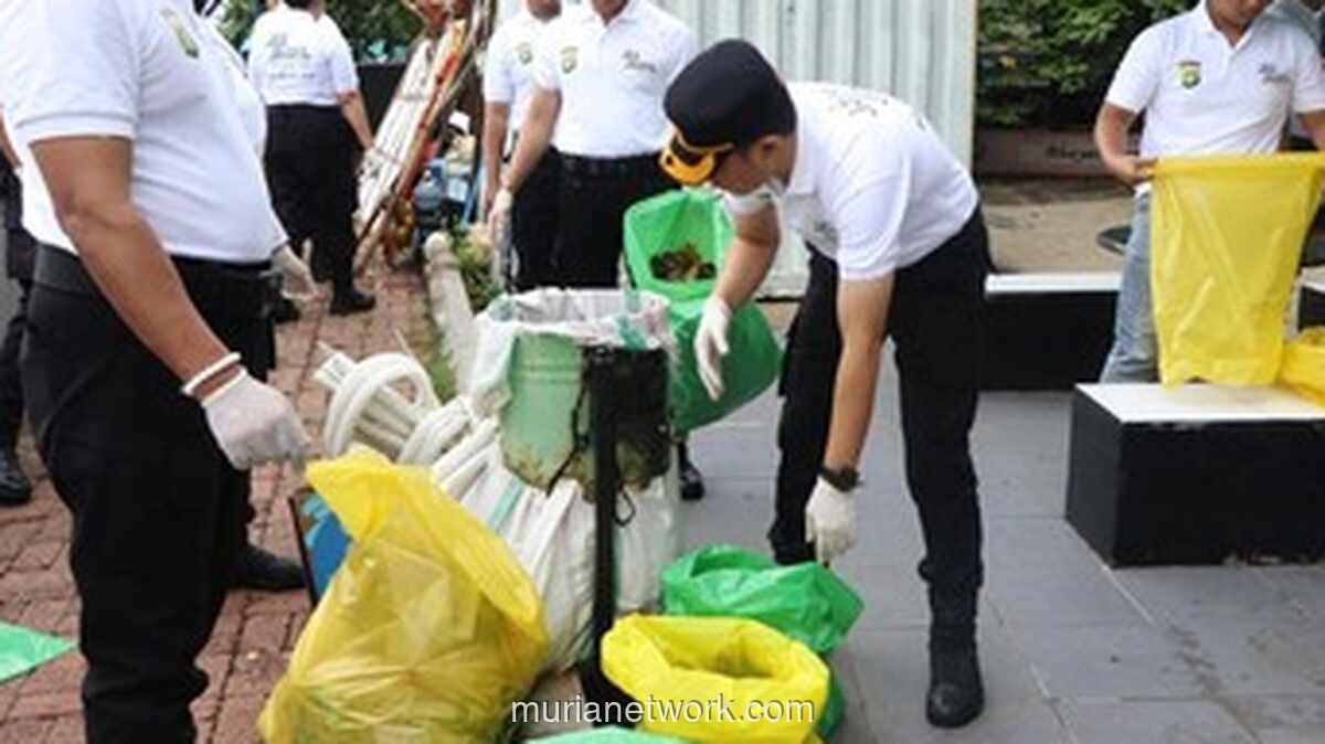 Polres Kepulauan Seribu Canangkan Program Jaga Jakarta Bersih dan Asri dengan Aksi Kerja Bakti dan Pemilahan Sampah