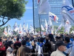 Ratusan Pegawai Indomaret Demo Tolak Penggantian Upah Lembur Hari Libur Nasional dengan Cuti Tambahan