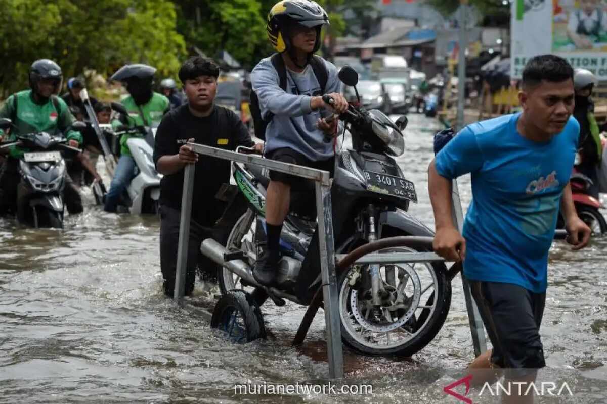 BMKG Prakirakan Hujan Ringan Hingga Sedang di Sebagian Besar Jakarta, Waspada Potensi Genangan di Tiga Wilayah