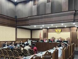 Sidang Suap Bea Cukai: Kode ‘SIS’, ‘SS’, dan ‘OC’ Terungkap sebagai Tanda Amplop untuk Pejabat