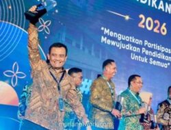 Gubernur Jateng Raih Penghargaan Pendidikan dari Kemendikdasmen atas Wajib Belajar 13 Tahun dan Inovasi Digital