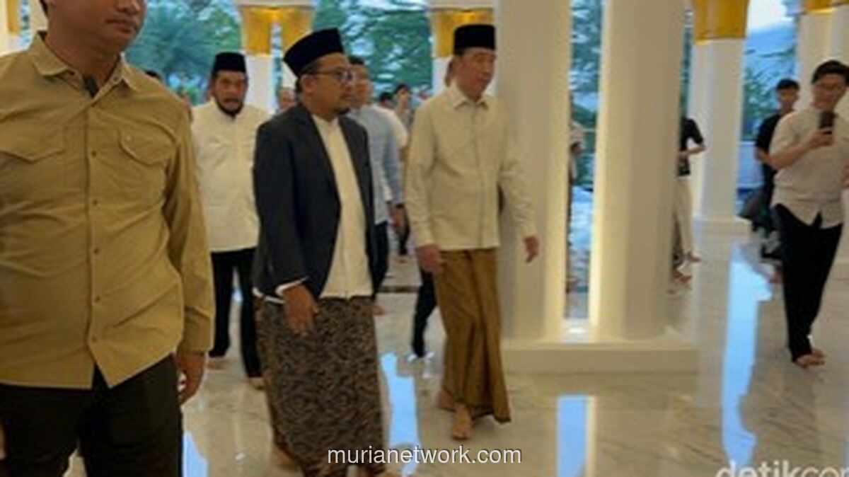 Jokowi Salat Idul Adha di Masjid Sheikh Zayed Solo, Ajak Berkorban untuk Kemanusiaan