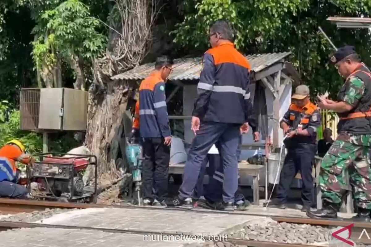KAI Tutup Dua Perlintasan Liar di Tebet-Cawang untuk Cegah Kecelakaan