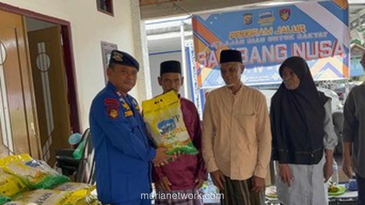 Ditpolairud Polda Riau Salurkan 55 Paket Sembako untuk Nelayan di Pulau Terluar Rupat