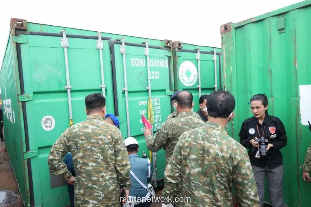 TNI AL Temukan Kandungan Logam Tanah Jarang dan Unsur Radioaktif di 25 Kontainer Ilegal Batam
