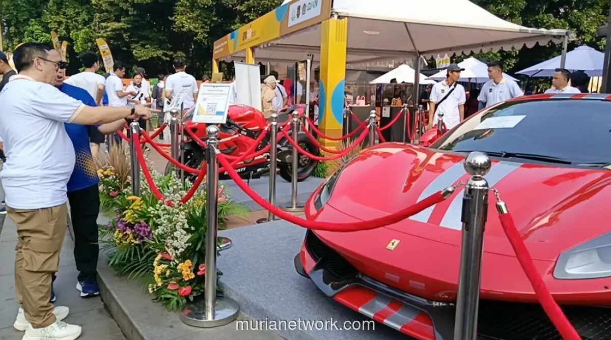 Kejagung Pamerkan Ferrari hingga Tas Mewah Hasil Rampasan Korupsi di Car Free Day Jakarta
