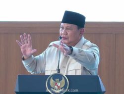 Prabowo Minta Pindad Rancang Mobil Khusus agar Lebih Mudah Salami Warga saat Kunjungan Kerja