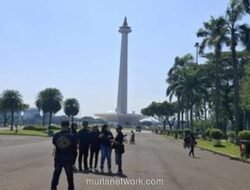 Warga Bekasi Manfaatkan Libur Idul Adha untuk Piknik Keluarga di Monas dengan Bekal Olahan Daging Kurban