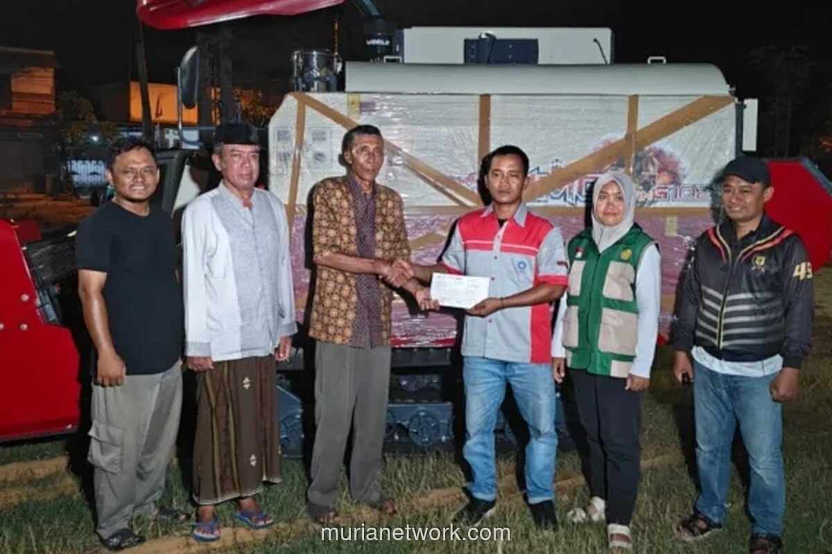 Kementan Salurkan Corn Combine Harvester ke Tuban untuk Perkuat Swasembada Jagung Nasional