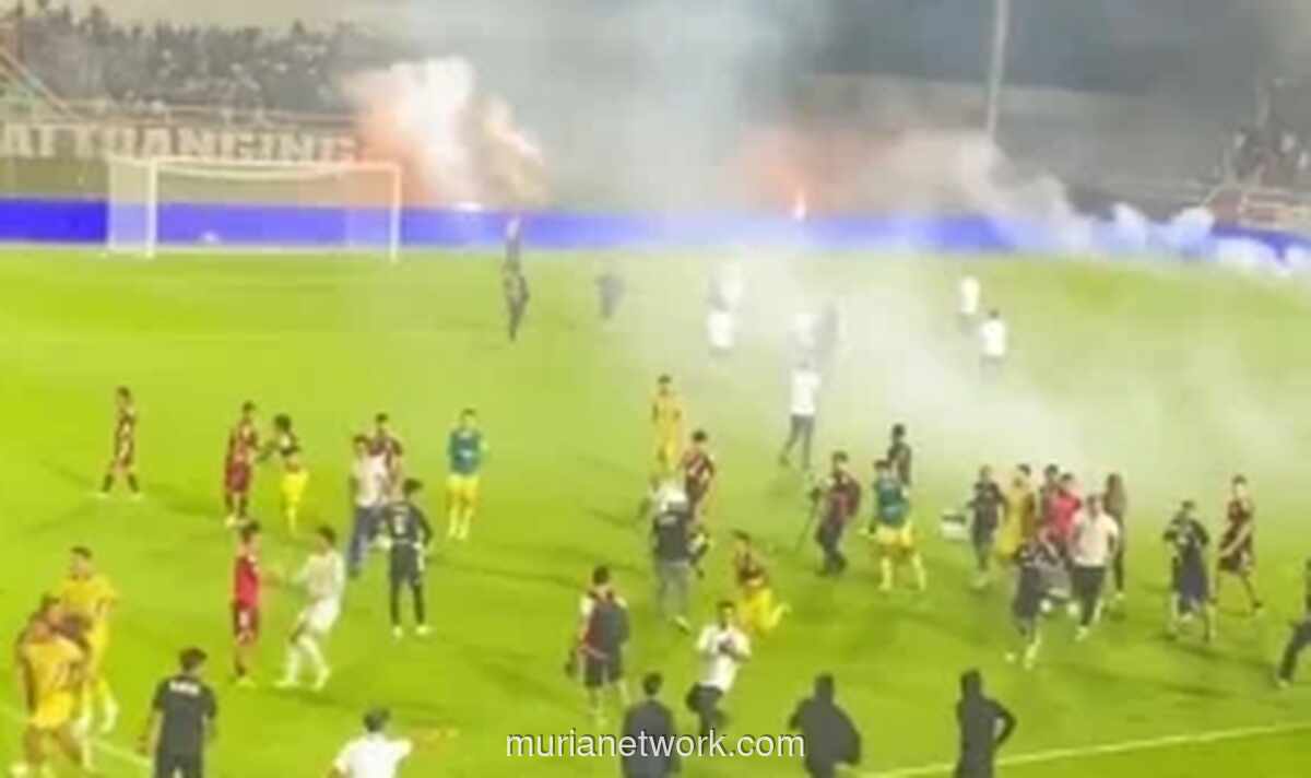Pemain Muda Persib Dion Mark Bela Rekan yang Ditendang Suporter saat Kericuhan di Parepare