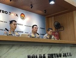 Sopir Taksi Online Bekasi Mengaku Mobil Mendadak Mati dan Pintu Terkunci saat Terjebak di Perlintasan Rel