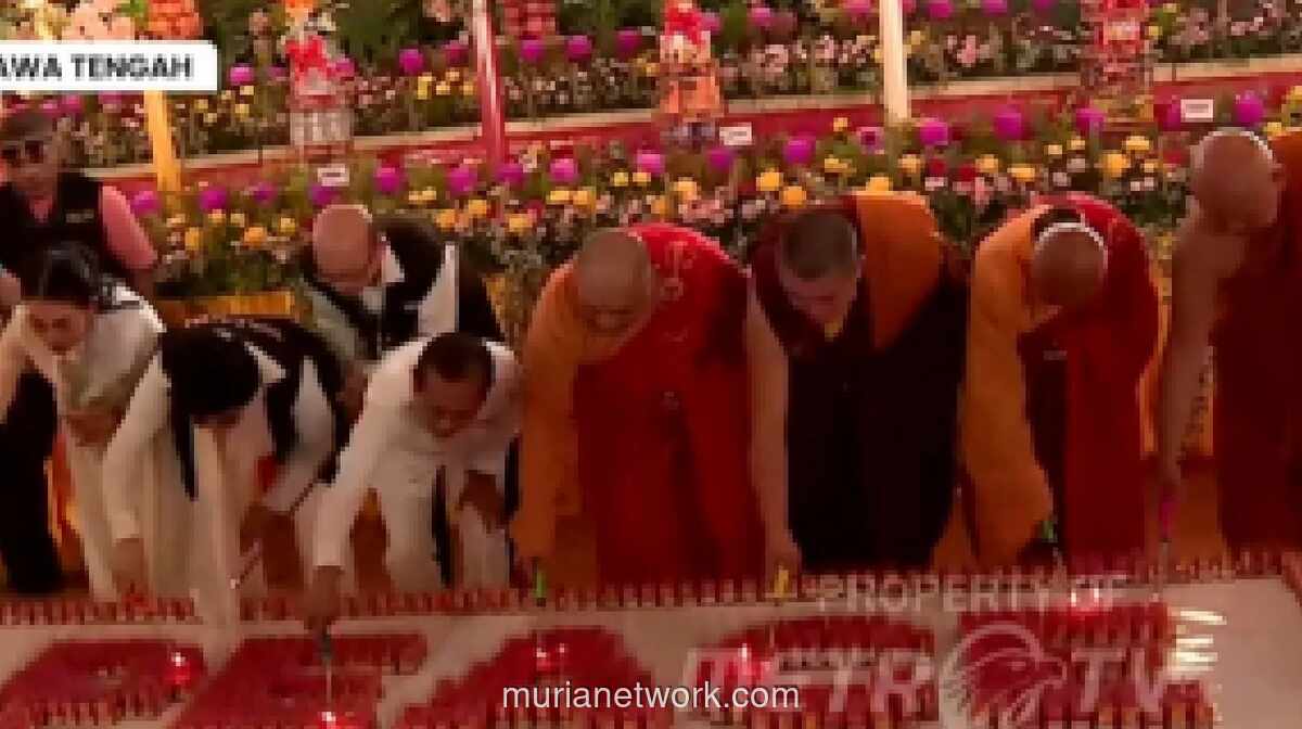Ketua Umum Walubi Nyalakan Pelita Perdamaian di Candi Mendut, Awali Rangkaian Perayaan Waisak
