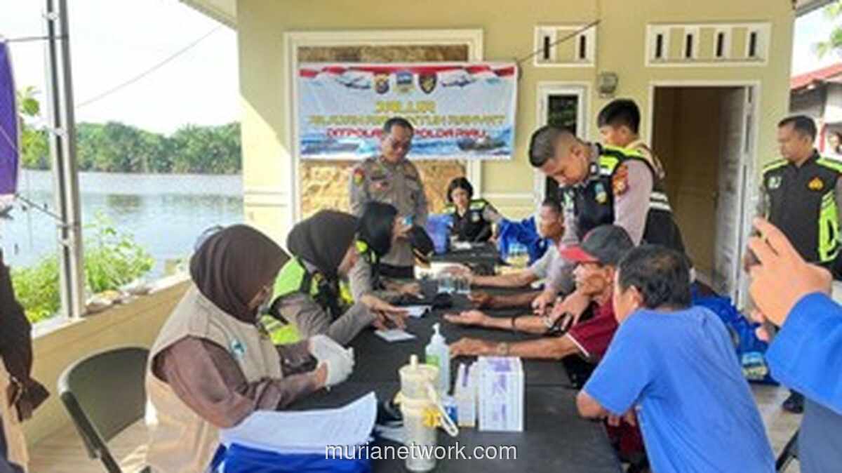 Polisi Riau Hadirkan Kapal Baca dan Klinik Terapung untuk Warga Pesisir Sungai Siak