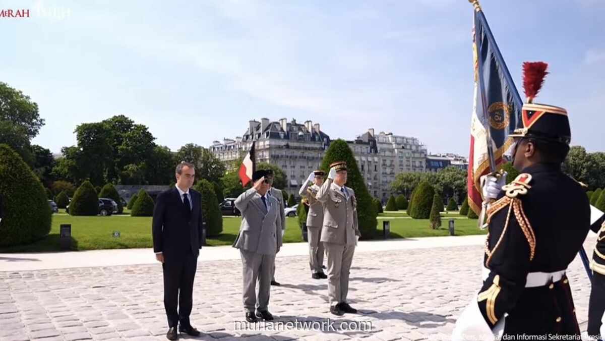 Presiden Prabowo Tiba di Istana Elysee, Disambut Menteri Pertahanan Prancis