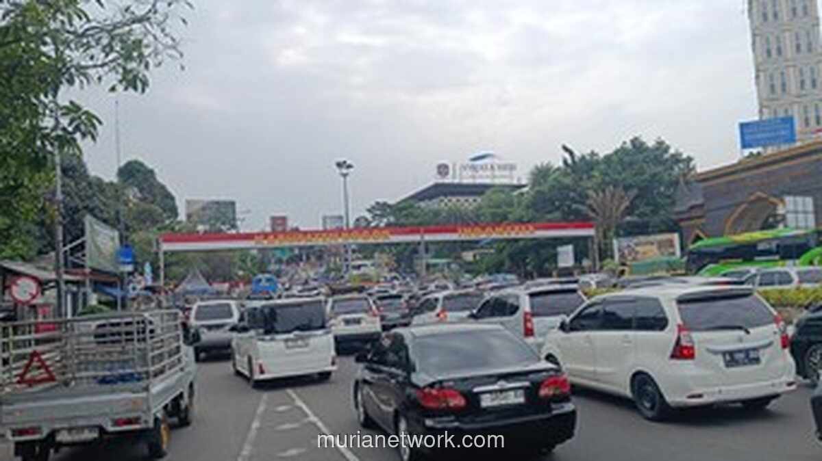 Volume Kendaraan ke Puncak Melonjak, Polisi Berlakukan One Way dari Ciawi