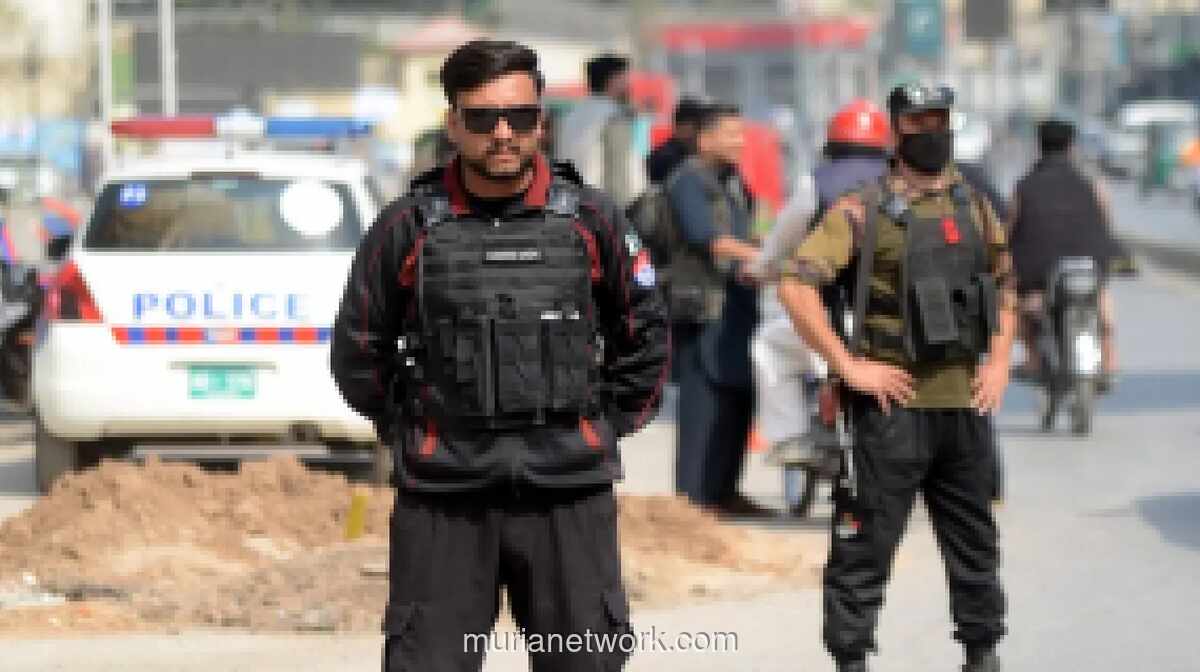 12 Polisi Tewas dalam Serangan Bom Mobil dan Baku Tembak di Pakistan Barat Laut