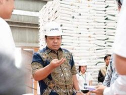 Anggota DPR Gerindra Rofiqi Salurkan Bantuan Pangan untuk Lansia Sakit di Martapura Timur