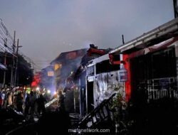 Kebakaran di Jalan Cempaka Raya Jakarta Timur Hanguskan Lima Rumah, Listrik Padam Total