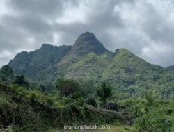Lima Pendaki Tersambar Petir di Puncak Gunung Monrolo Maros, Satu Tewas